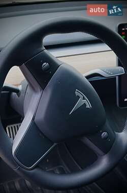 Седан Tesla Model 3 2022 в 