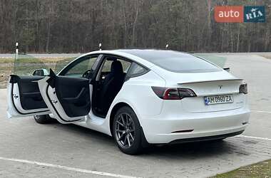 Седан Tesla Model 3 2022 в 