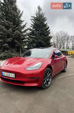 Седан Tesla Model 3 2021 в Дніпрі