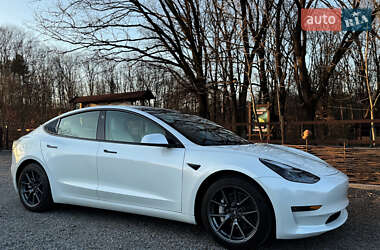 Седан Tesla Model 3 2021 в Калуше