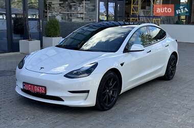 Седан Tesla Model 3 2022 в Ровно