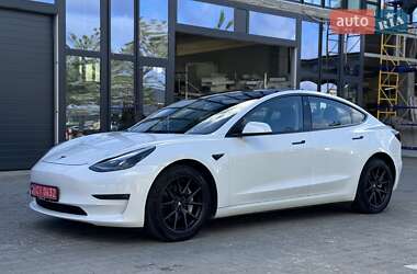 Седан Tesla Model 3 2022 в Ровно