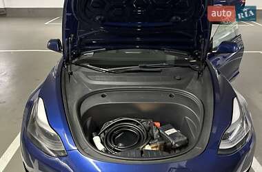 Седан Tesla Model 3 2022 в 
