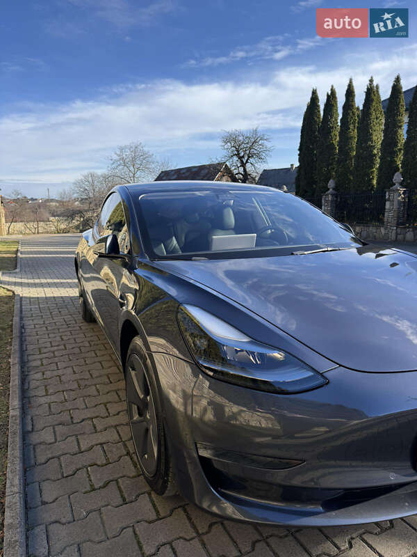 Седан Tesla Model 3 2022 в Надвірній