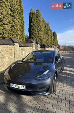 Седан Tesla Model 3 2022 в Надворной
