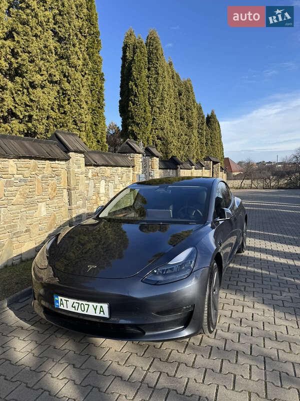 Седан Tesla Model 3 2022 в Надвірній