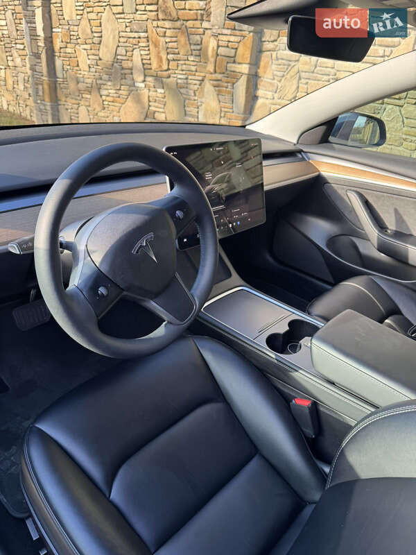 Седан Tesla Model 3 2022 в Надвірній