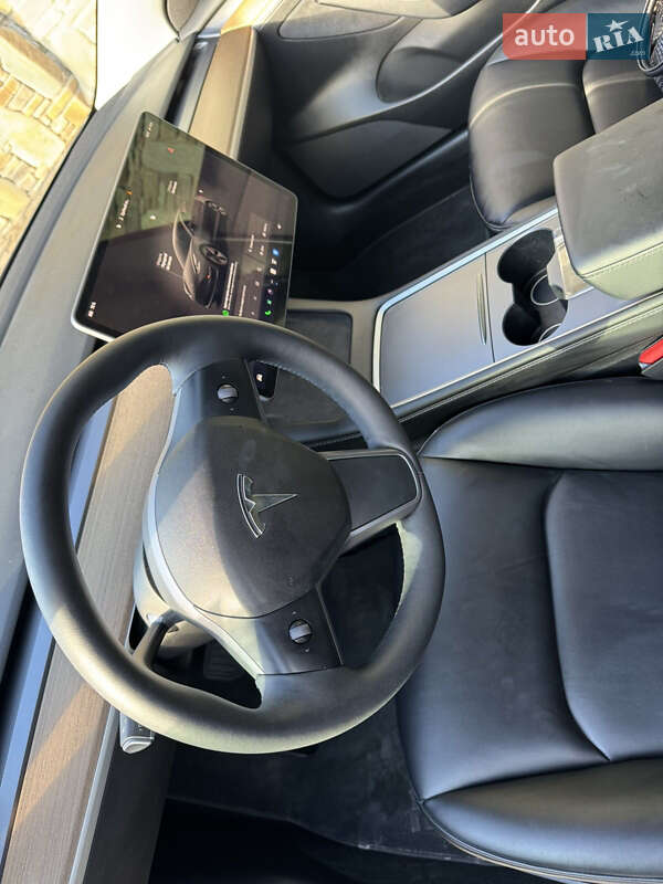 Седан Tesla Model 3 2022 в Надвірній