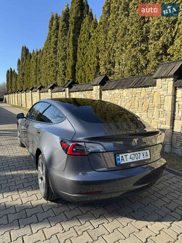 Седан Tesla Model 3 2022 в Надвірній