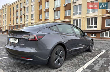 Седан Tesla Model 3 2022 в 