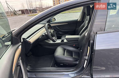 Седан Tesla Model 3 2022 в 