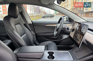 Седан Tesla Model 3 2022 в 