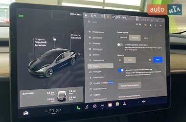 Седан Tesla Model 3 2021 в Киеве