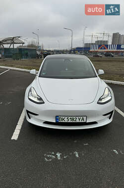 Седан Tesla Model 3 2019 в Киеве