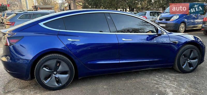Седан Tesla Model 3 2020 в Чернівцях