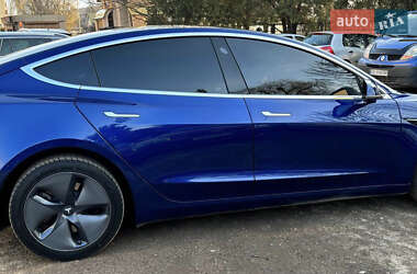 Седан Tesla Model 3 2020 в 