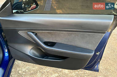 Седан Tesla Model 3 2020 в 