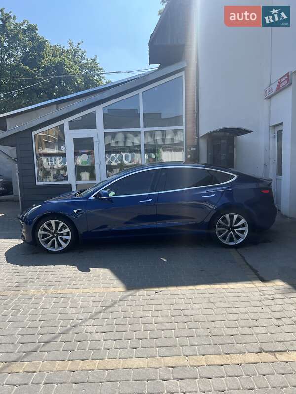 Седан Tesla Model 3 2019 в 