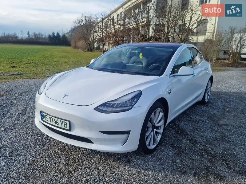 Седан Tesla Model 3 2018 в 