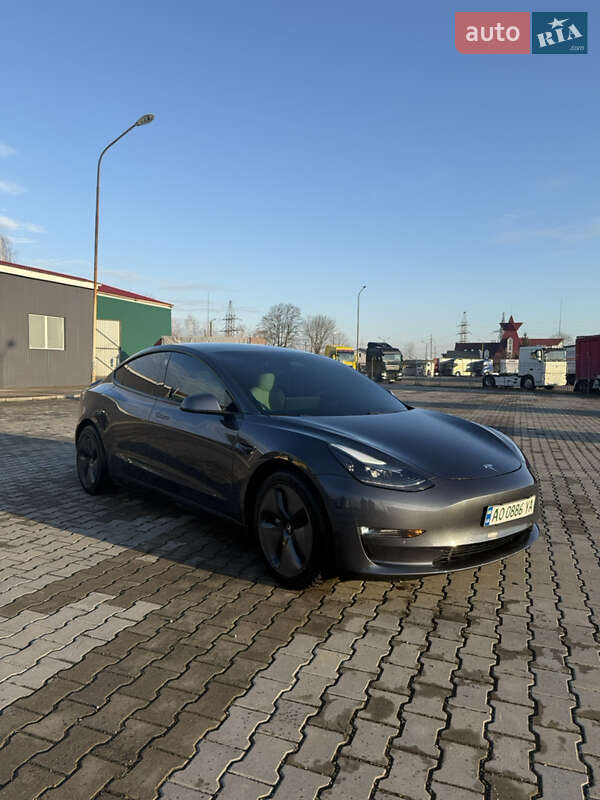 Седан Tesla Model 3 2021 в 