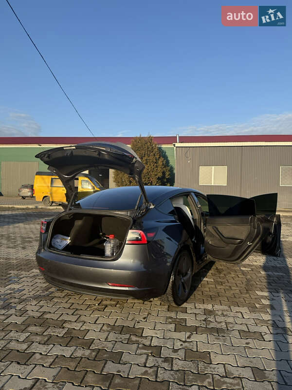Седан Tesla Model 3 2021 в Ужгороді