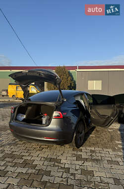 Седан Tesla Model 3 2021 в 