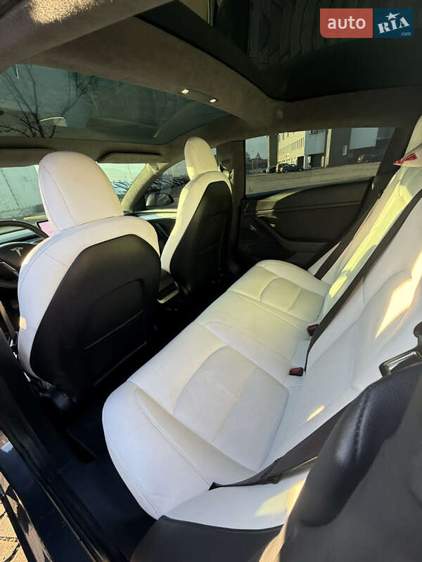 Седан Tesla Model 3 2021 в Ужгороді