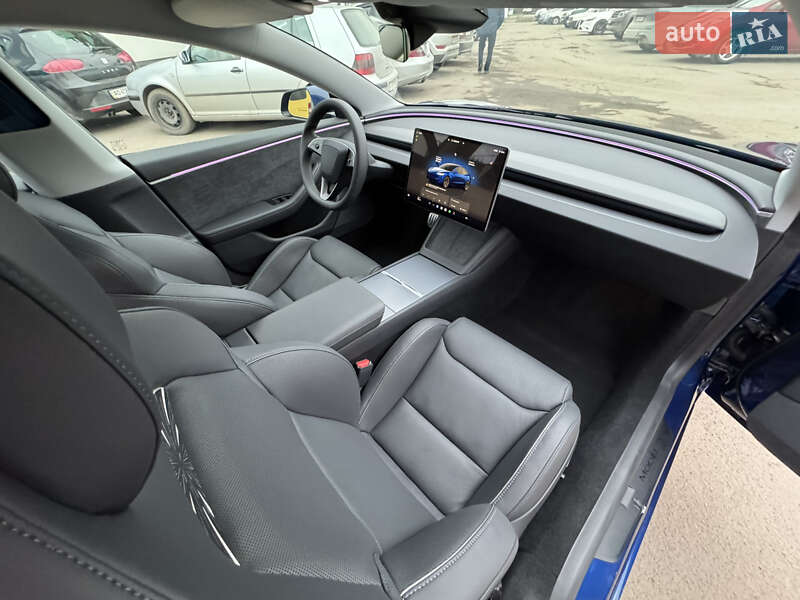 Седан Tesla Model 3 2024 в Львові