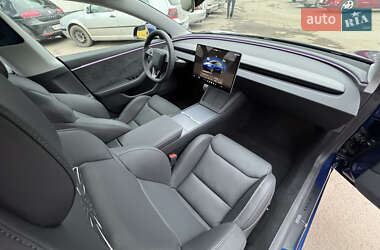 Седан Tesla Model 3 2024 в 