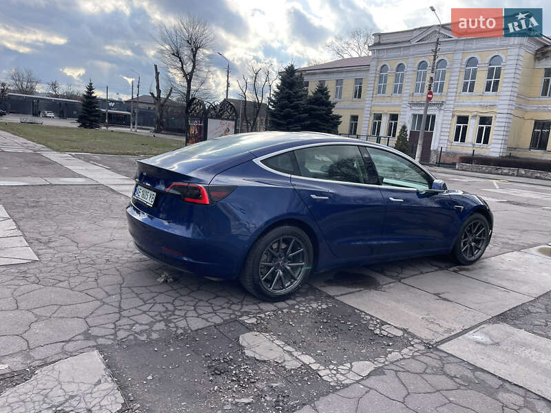 Седан Tesla Model 3 2019 в Кам'янському