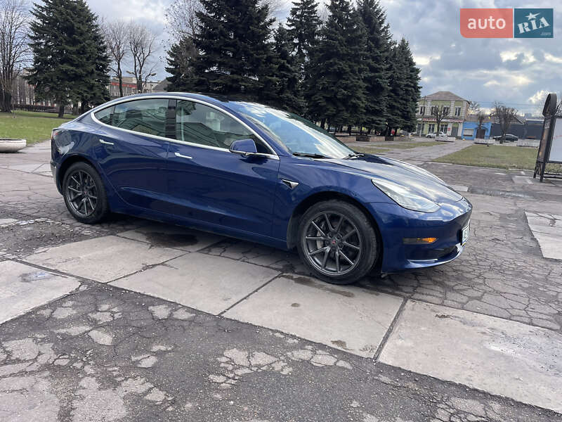 Седан Tesla Model 3 2019 в Кам'янському