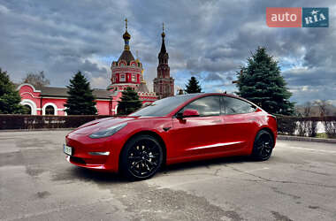 Седан Tesla Model 3 2022 в 