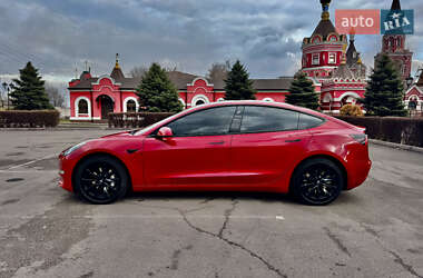 Седан Tesla Model 3 2022 в 
