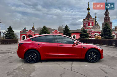 Седан Tesla Model 3 2022 в 
