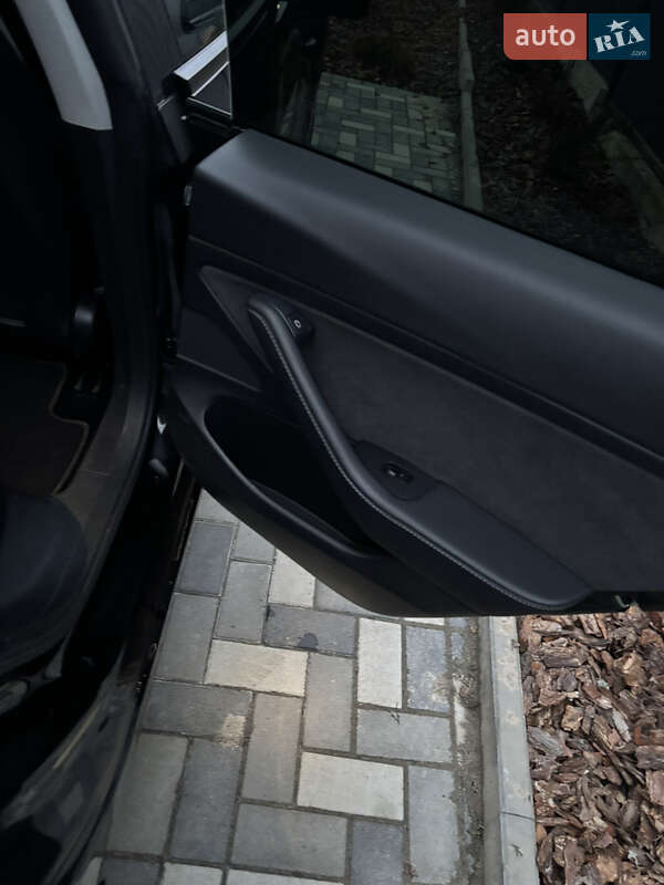 Седан Tesla Model 3 2020 в Киеве