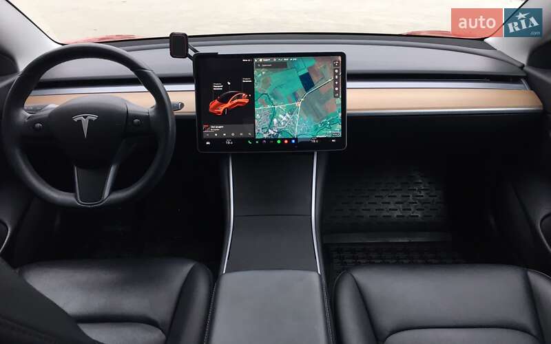 Седан Tesla Model 3 2018 в Буске