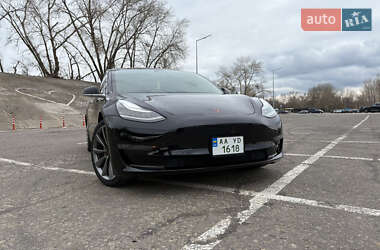 Седан Tesla Model 3 2019 в 
