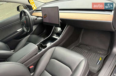 Седан Tesla Model 3 2019 в 