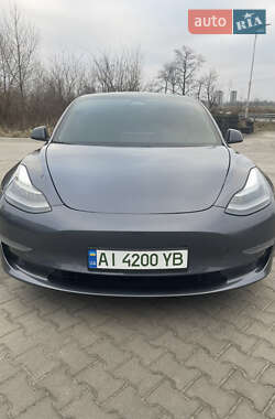 Седан Tesla Model 3 2021 в Буче