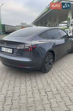 Седан Tesla Model 3 2021 в Буче