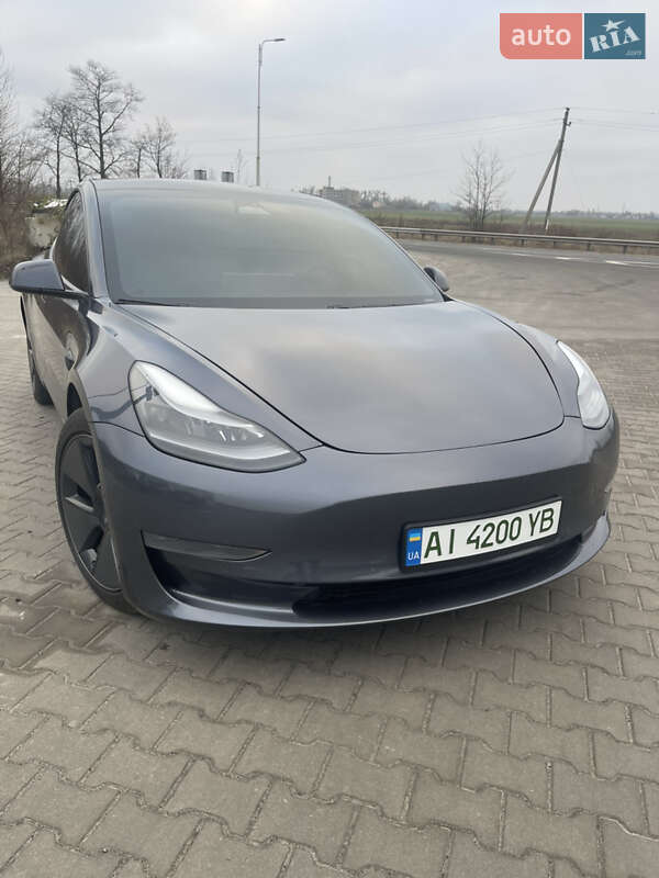 Седан Tesla Model 3 2021 в Буче