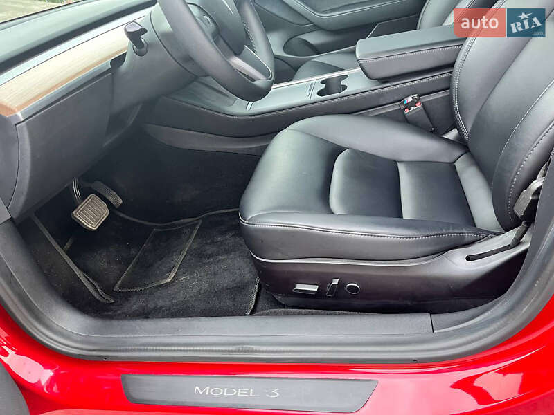 Седан Tesla Model 3 2022 в Киеве