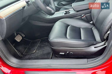 Седан Tesla Model 3 2022 в 
