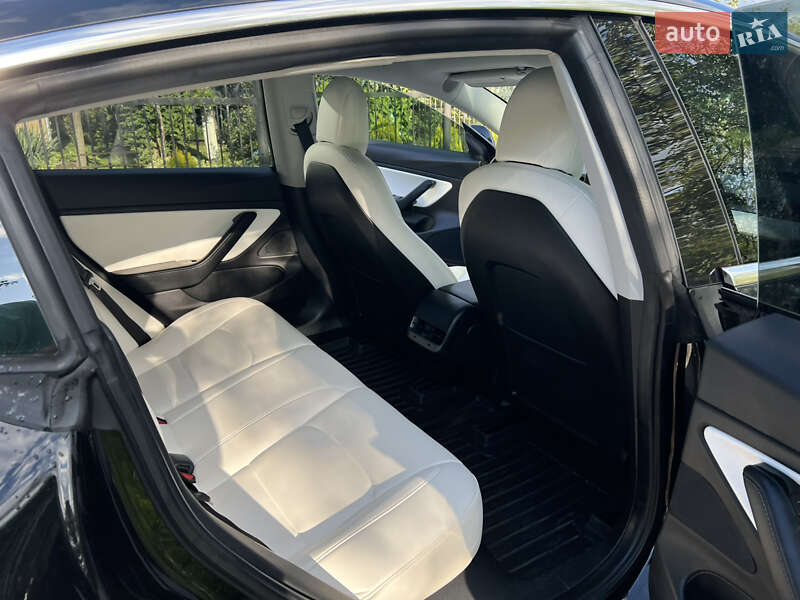 Седан Tesla Model 3 2018 в Долине