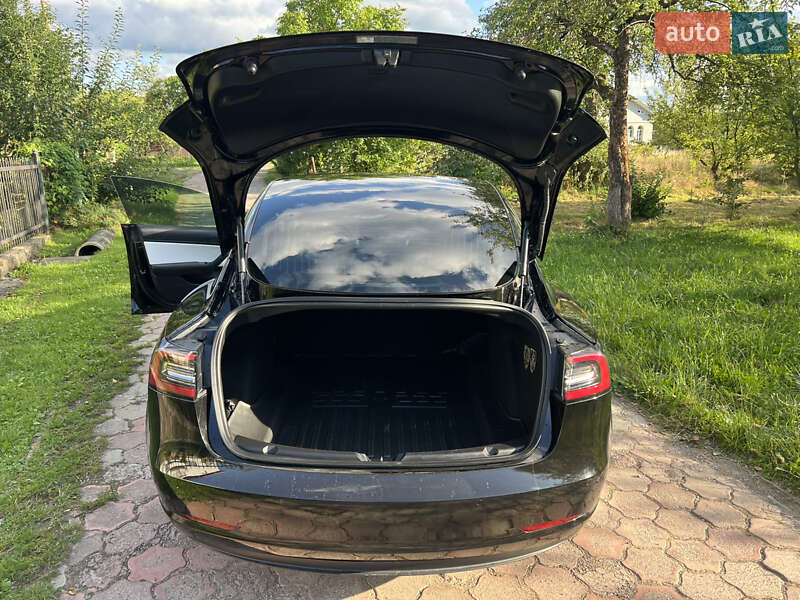 Седан Tesla Model 3 2018 в Долине