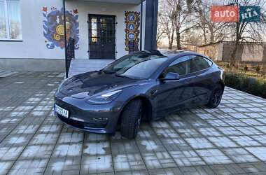 Седан Tesla Model 3 2022 в Дубні