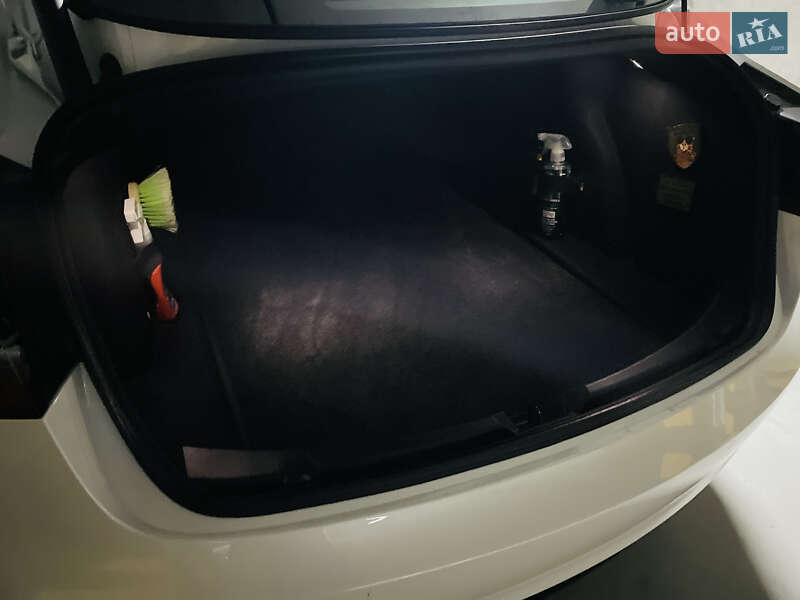 Седан Tesla Model 3 2021 в Києві