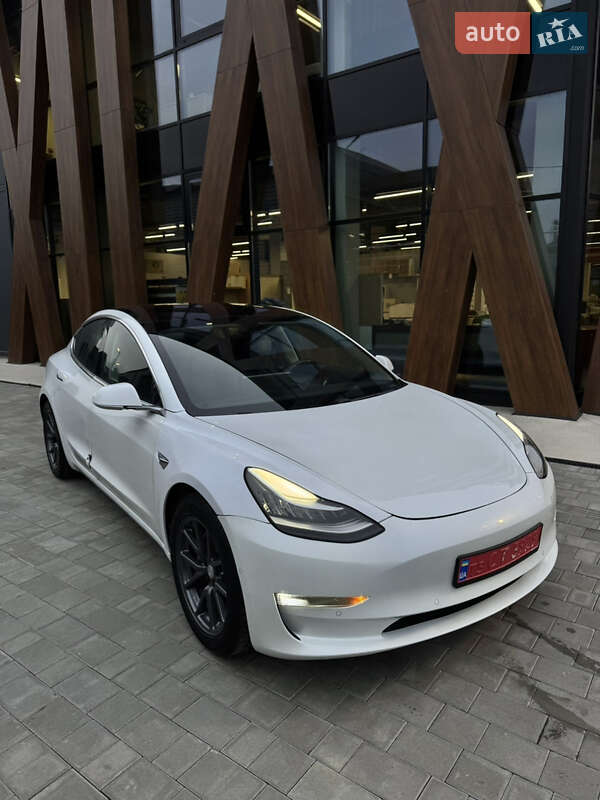 Седан Tesla Model 3 2018 в Луцке