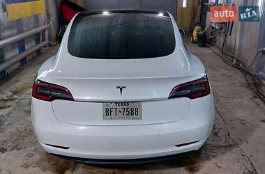 Седан Tesla Model 3 2022 в 
