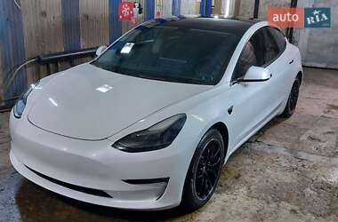 Седан Tesla Model 3 2022 в 